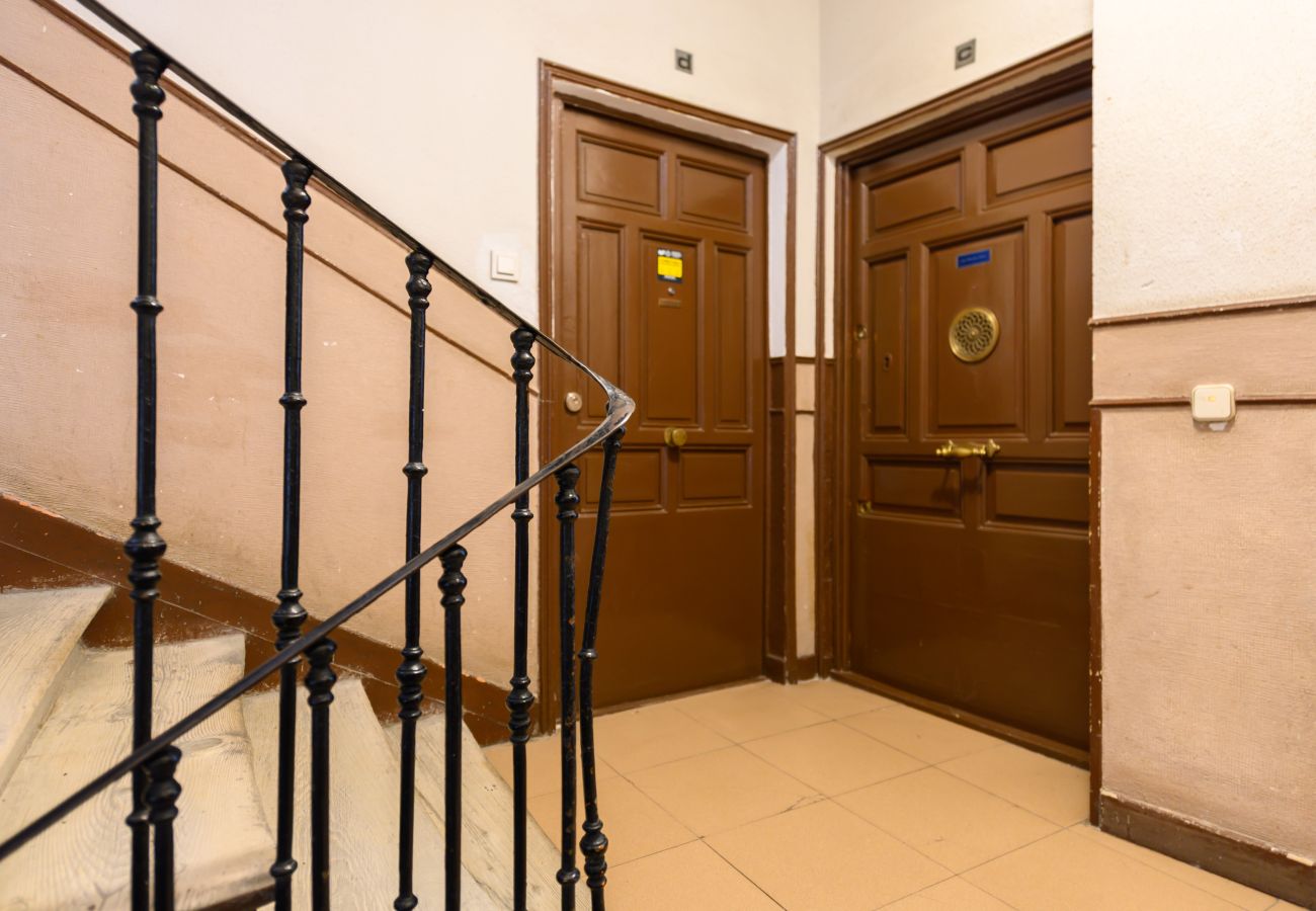 Apartment in Madrid - M (SCSD14) Amplio piso exterior de 2 dormitorios e