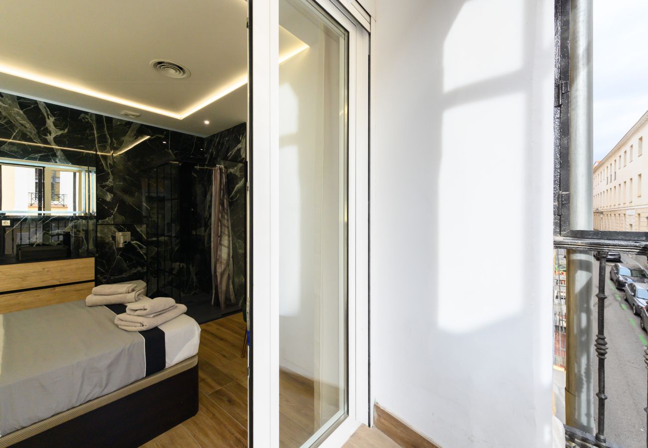 Apartment in Madrid - M (SCSD14) Amplio piso exterior de 2 dormitorios e