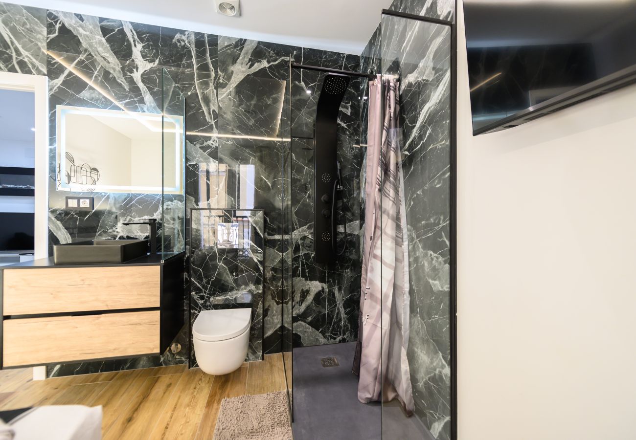 Apartment in Madrid - M (SCSD14) Amplio piso exterior de 2 dormitorios e