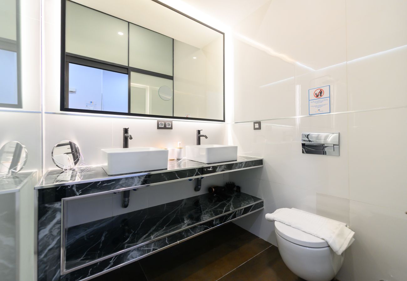 Apartment in Madrid - M (DFE11SI) Elegante piso de dos dormitorios en e