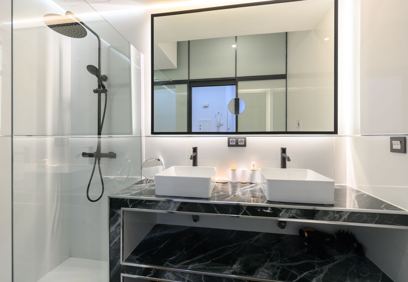 Apartment in Madrid - M (DFE11SI) Elegante piso de dos dormitorios en e