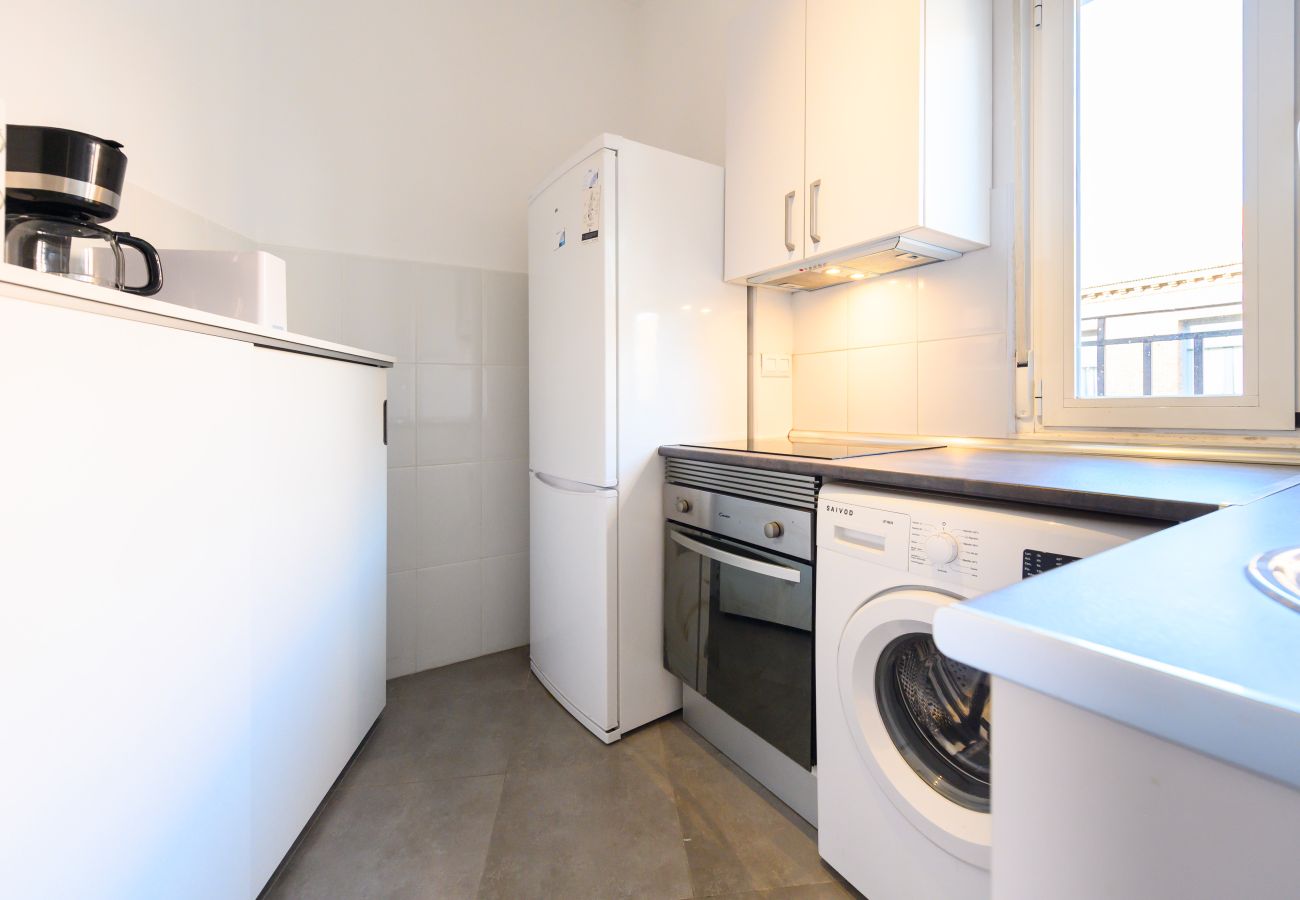 Apartment in Madrid - M (PDD82B) Piso de 3 dormitorios con balcón y toda