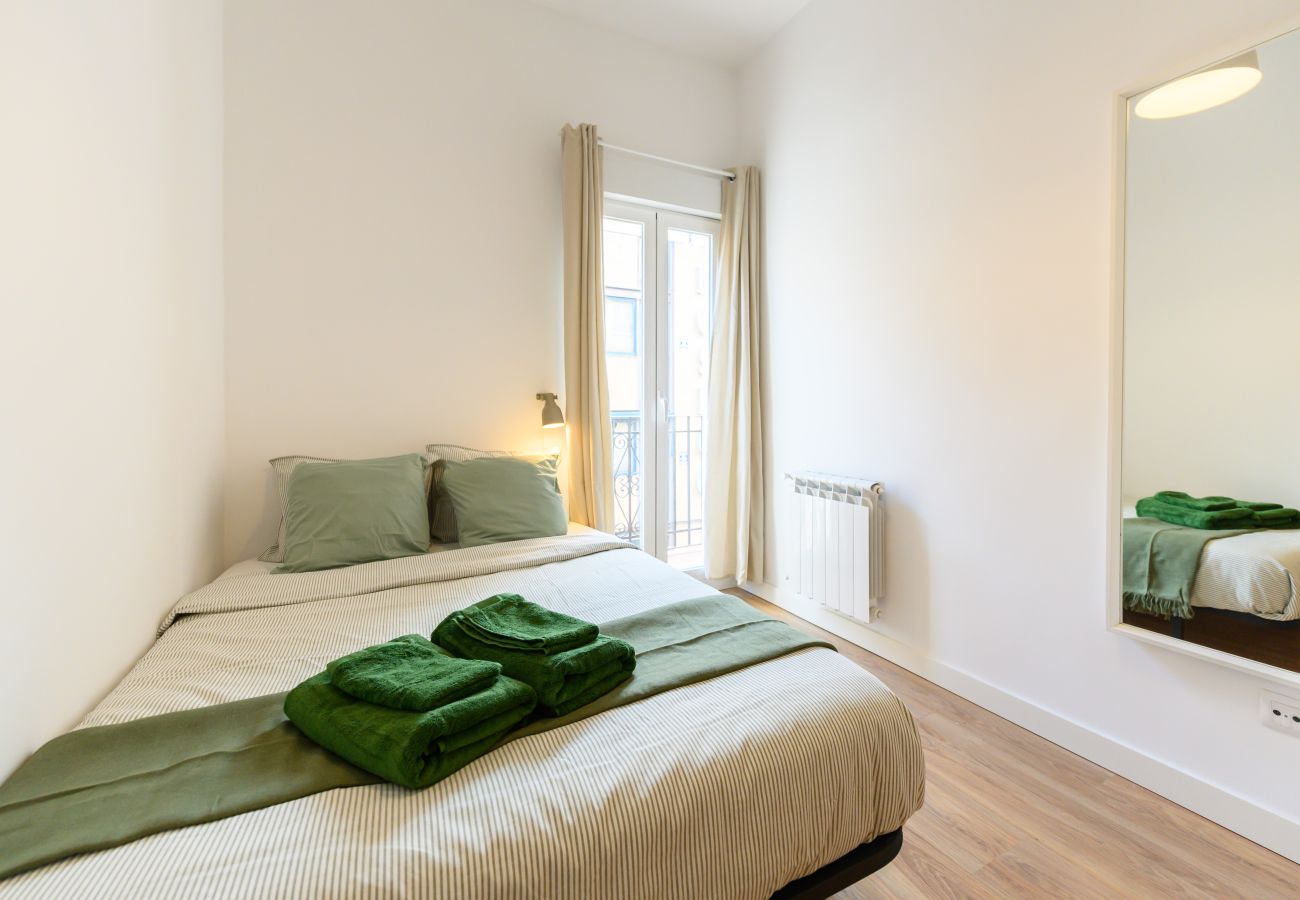 Apartment in Madrid - M (PDD82B) Piso de 3 dormitorios con balcón y toda