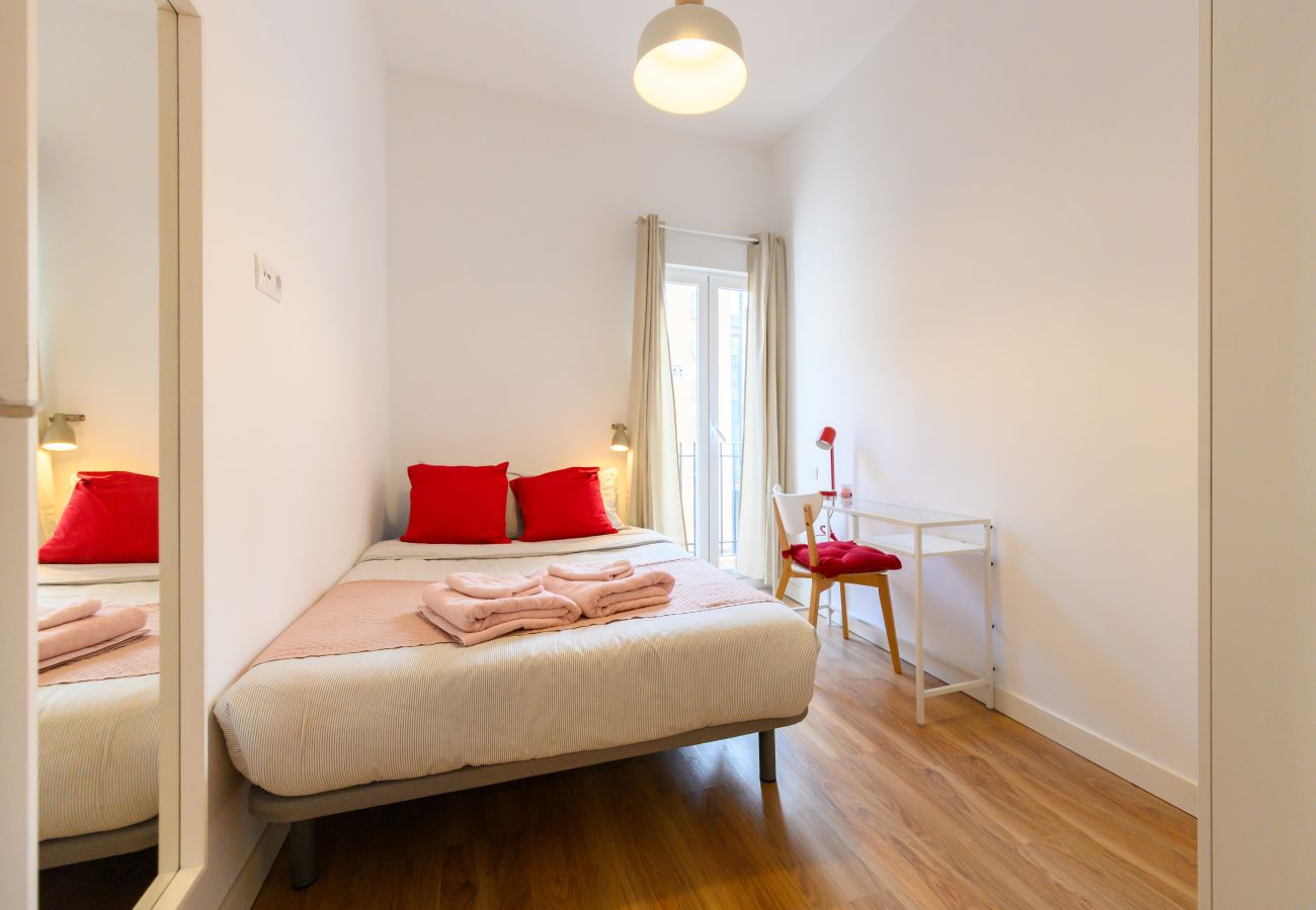 Apartment in Madrid - M (PDD82B) Piso de 3 dormitorios con balcón y toda