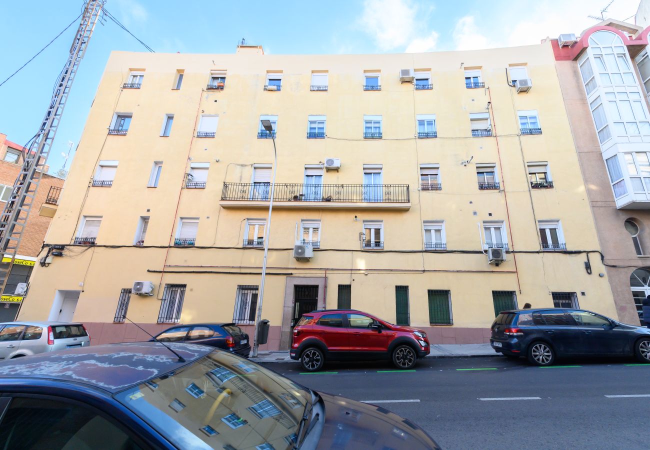 Apartment in Madrid - M (PDD82B) Piso de 3 dormitorios con balcón y toda