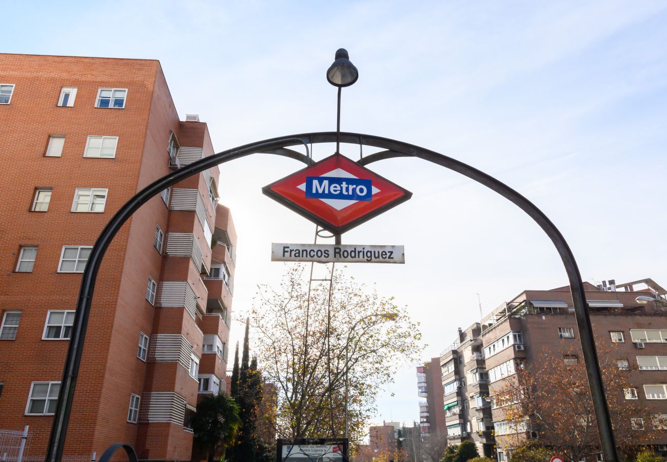 Apartment in Madrid - M (PDD82B) Piso de 3 dormitorios con balcón y toda
