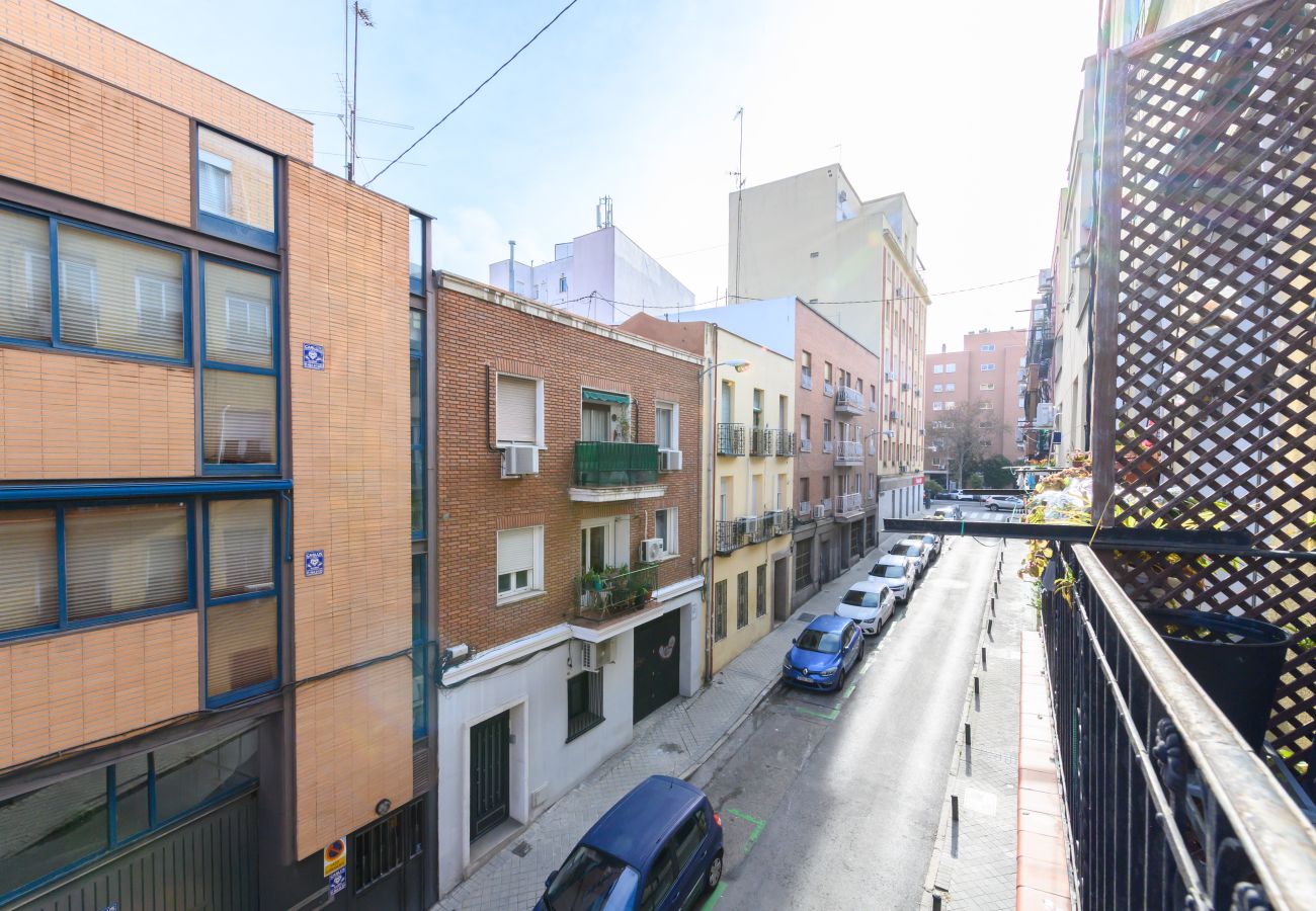 Apartment in Madrid - M (PDD82B) Piso de 3 dormitorios con balcón y toda