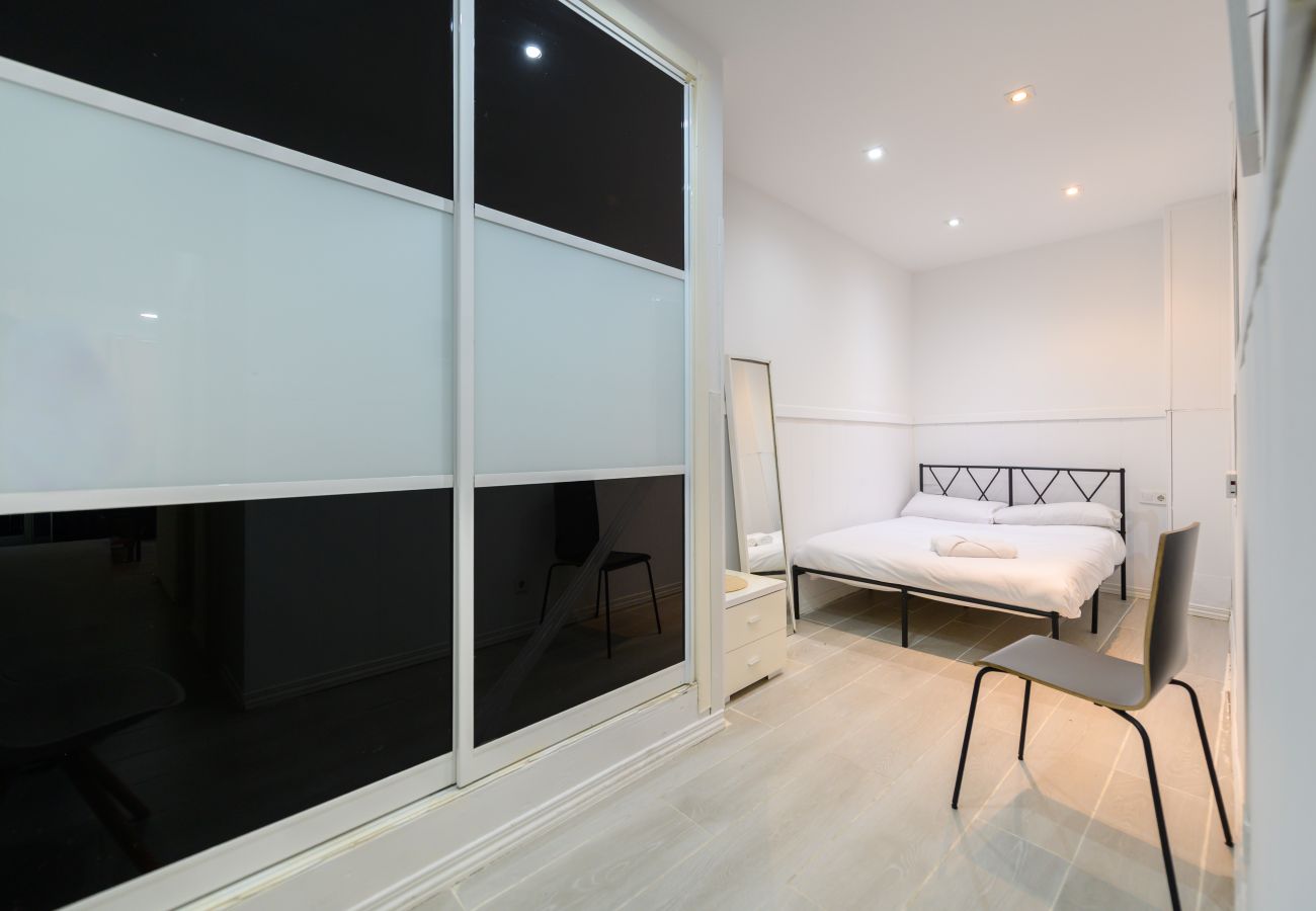 Apartment in Madrid - M (PEL300I)Piso acogedor de 1 dormitorio en el Cen