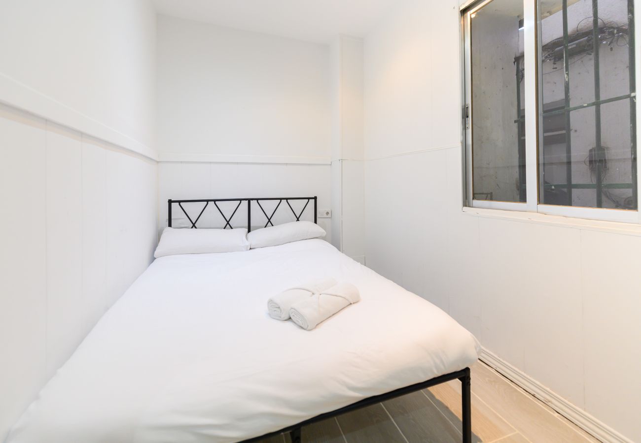 Apartment in Madrid - M (PEL300I)Piso acogedor de 1 dormitorio en el Cen