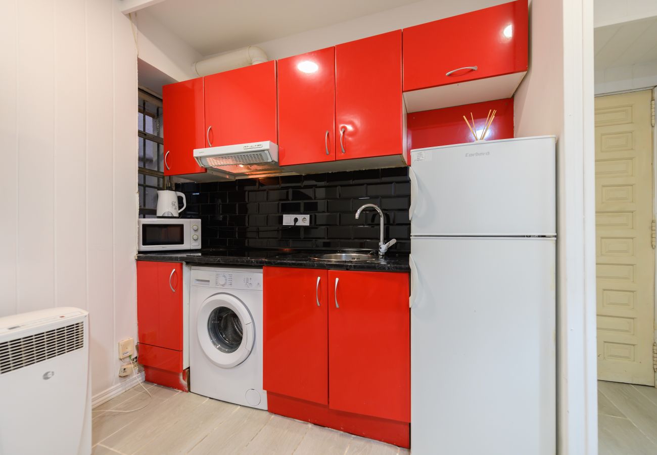 Apartment in Madrid - M (PEL300I)Piso acogedor de 1 dormitorio en el Cen