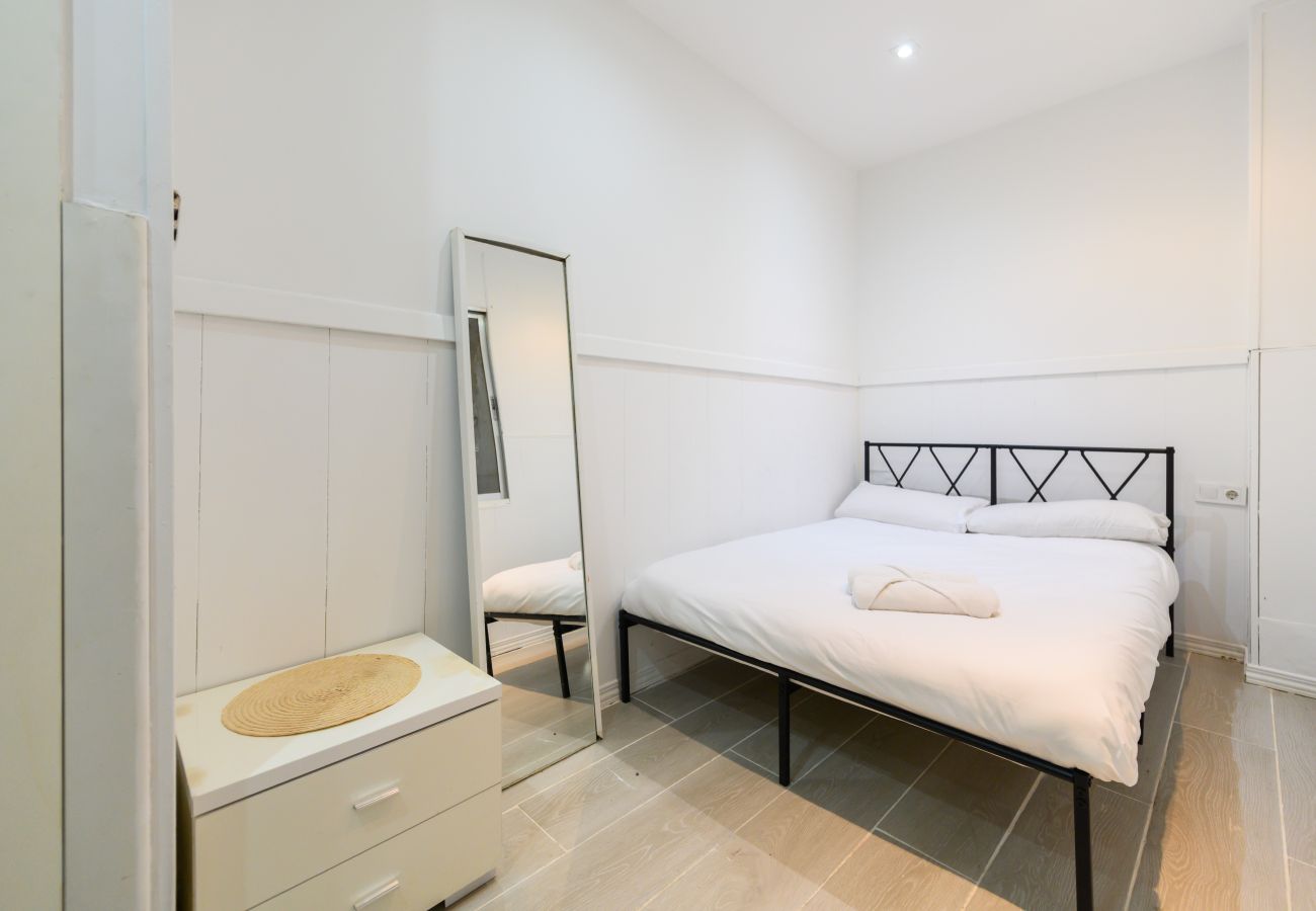 Apartment in Madrid - M (PEL300I)Piso acogedor de 1 dormitorio en el Cen