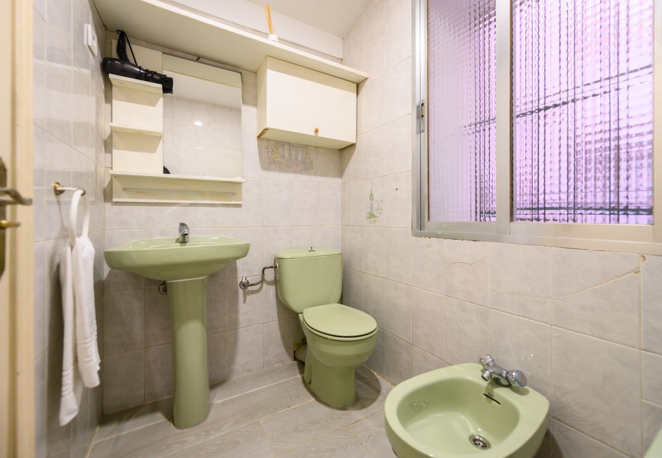 Apartment in Madrid - M (PEL300I)Piso acogedor de 1 dormitorio en el Cen