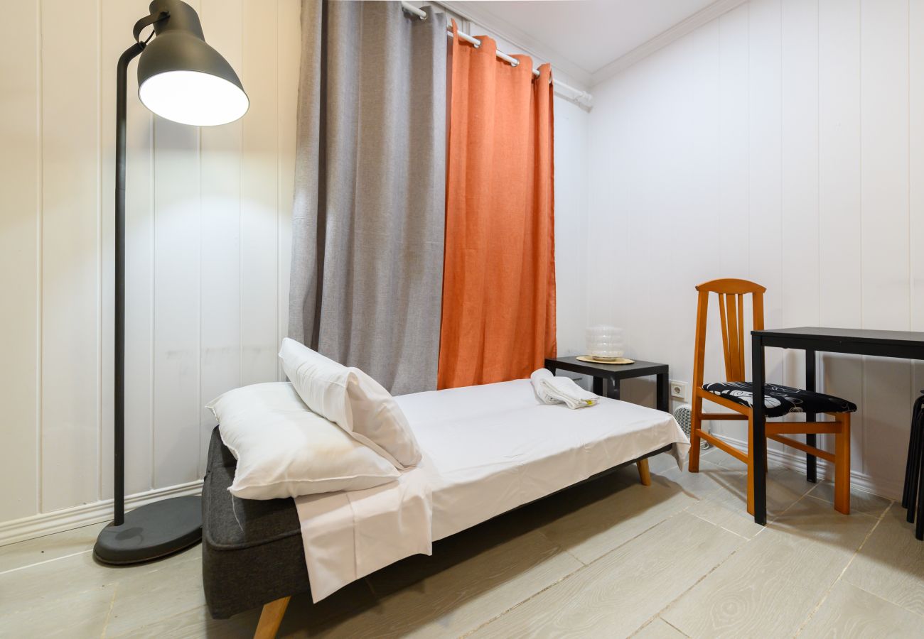 Apartment in Madrid - M (PEL300I)Piso acogedor de 1 dormitorio en el Cen