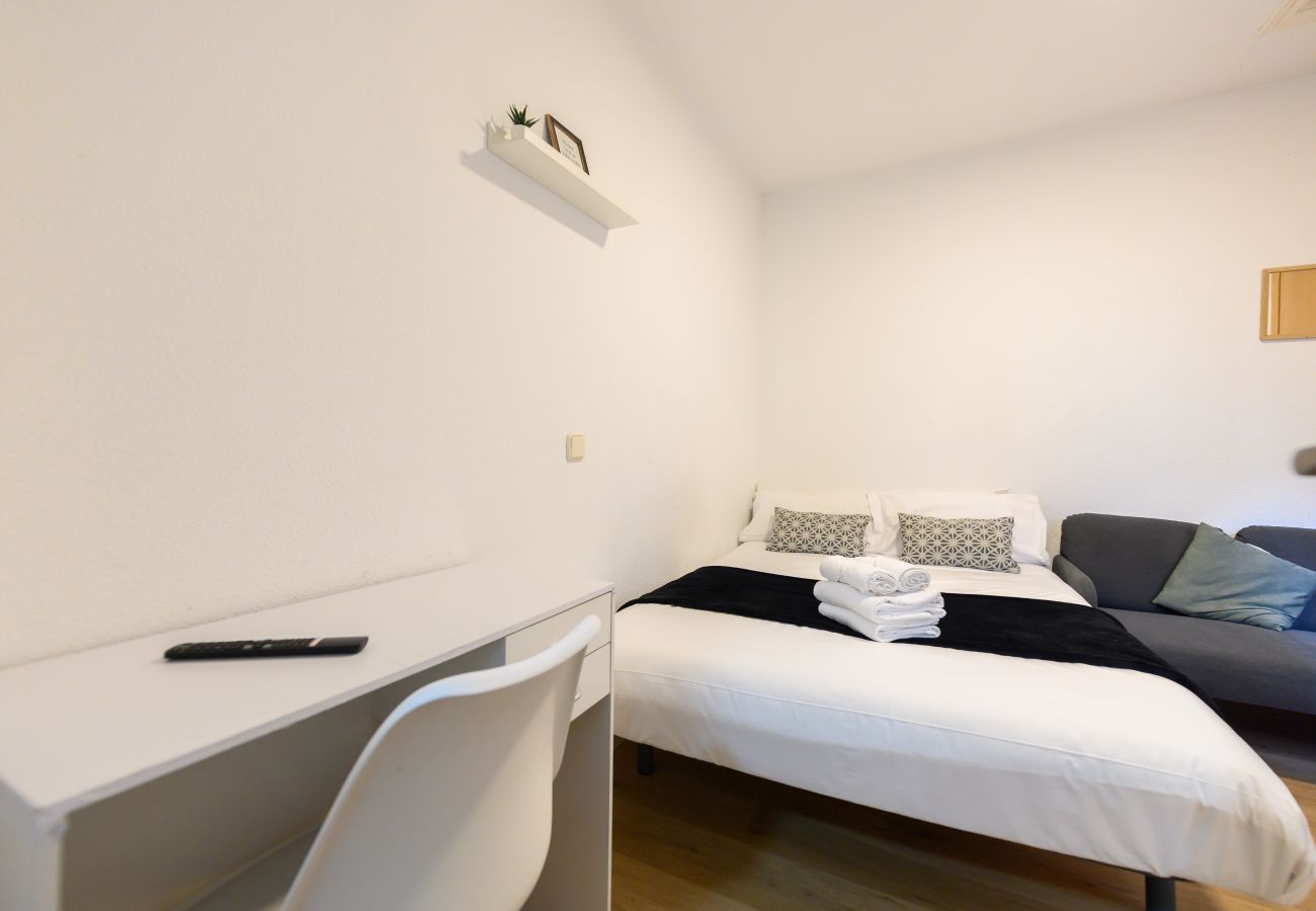 Apartment in Madrid - M (JPA16BI) Acogedor piso 1 dormitorio en Tetuán
