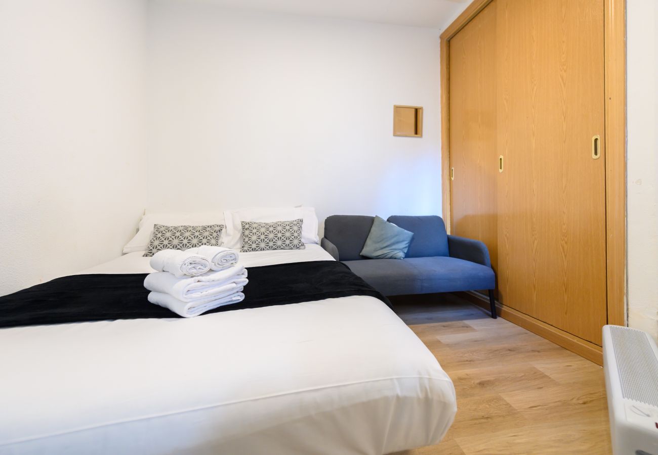 Apartment in Madrid - M (JPA16BI) Acogedor piso 1 dormitorio en Tetuán