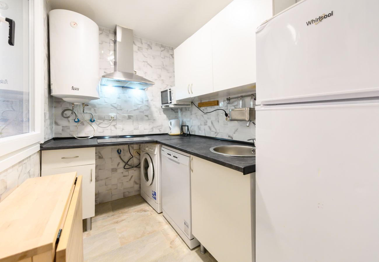 Apartment in Madrid - M (SEL60I) Piso de 1 dormitorio y terraza en Madri