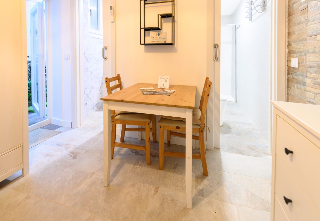 Apartment in Madrid - M (SEL60I) Piso de 1 dormitorio y terraza en Madri