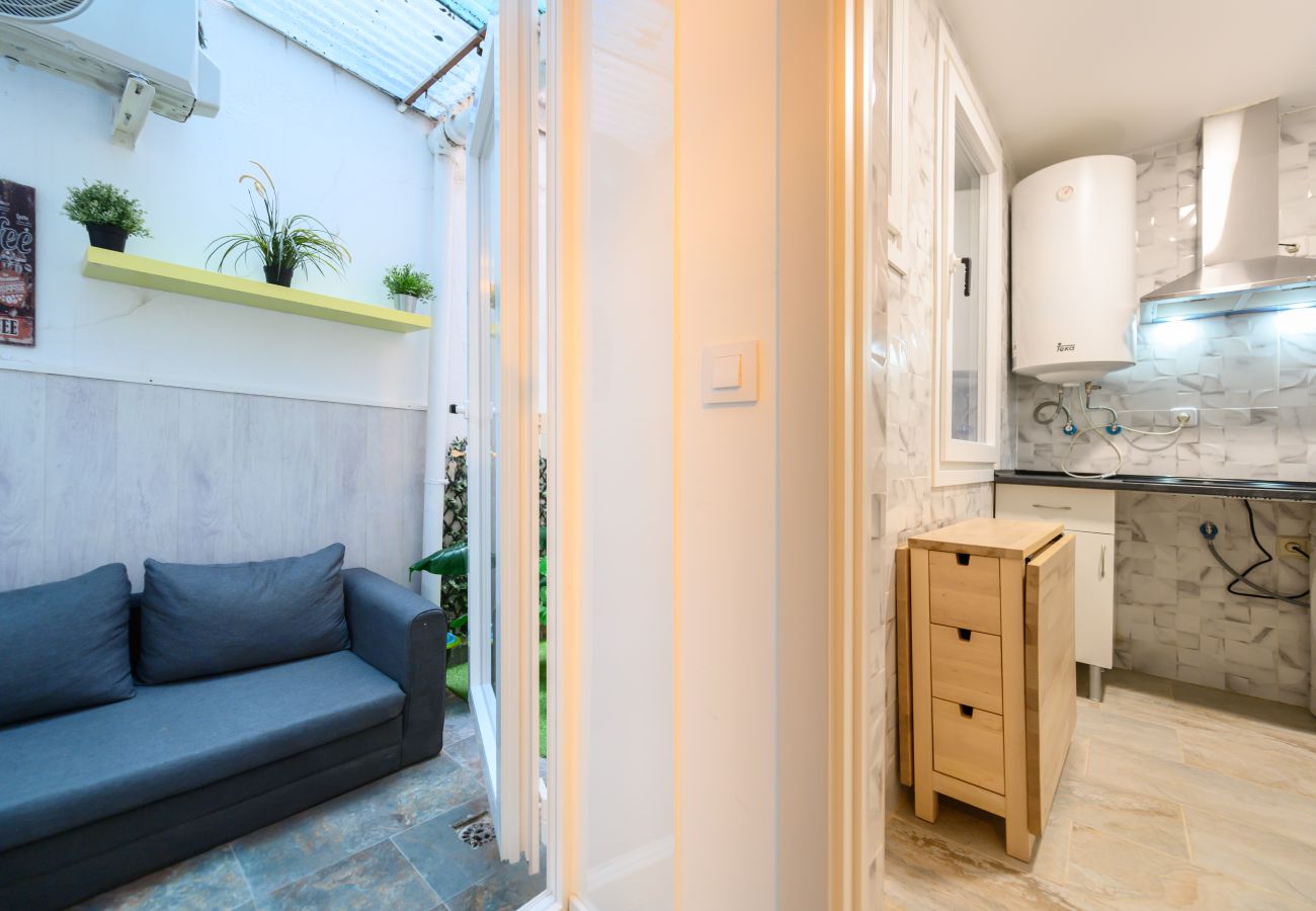 Apartment in Madrid - M (SEL60I) Piso de 1 dormitorio y terraza en Madri