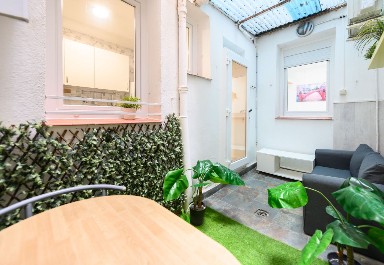 Apartment in Madrid - M (SEL60I) Piso de 1 dormitorio y terraza en Madri