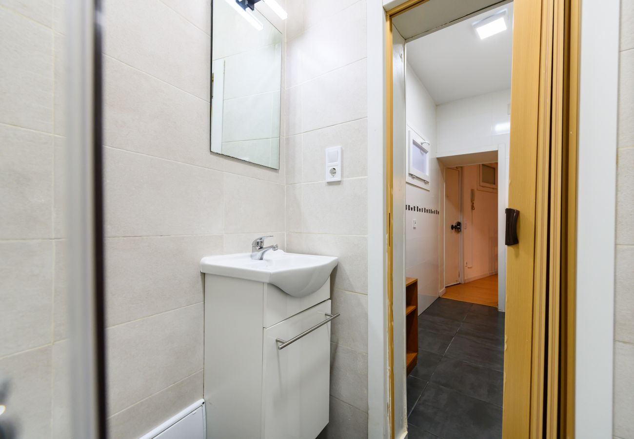 Studio in Madrid - M (ESA80E) Piso en el centro de Madrid - Malasaña