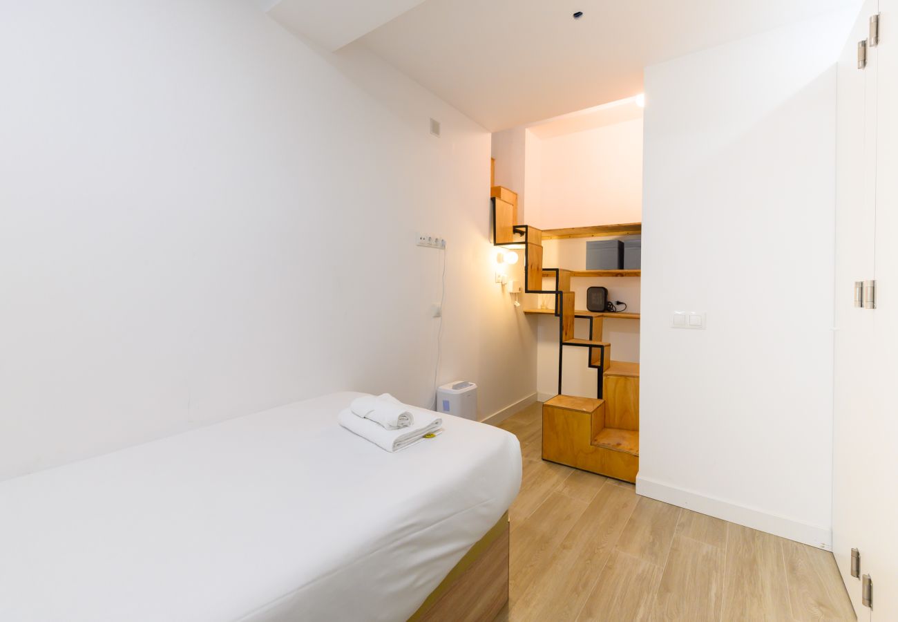 Apartment in Madrid - M (FGA50E) Acogedor piso en Chamberí 