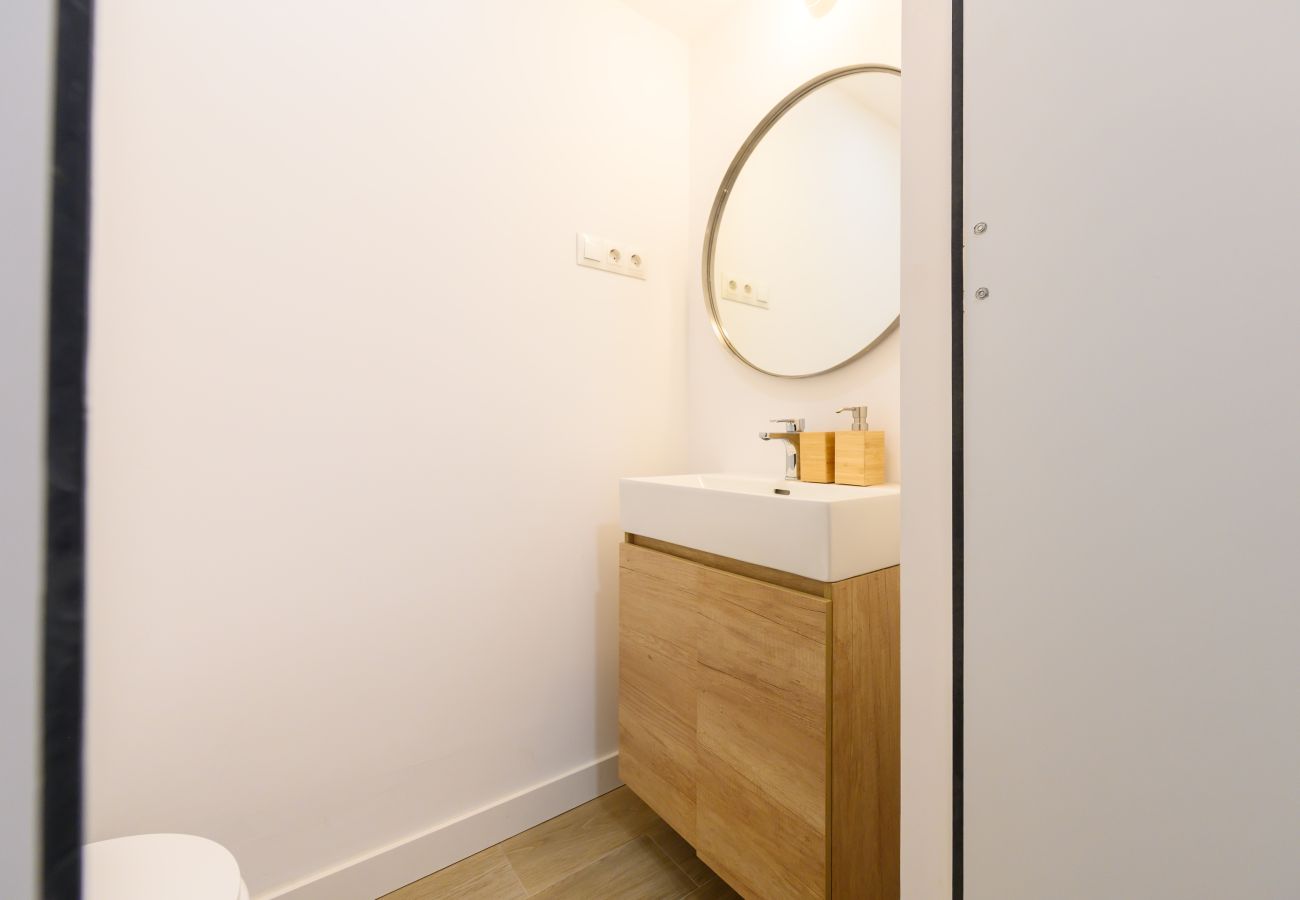 Apartment in Madrid - M (FGA50E) Acogedor piso en Chamberí 