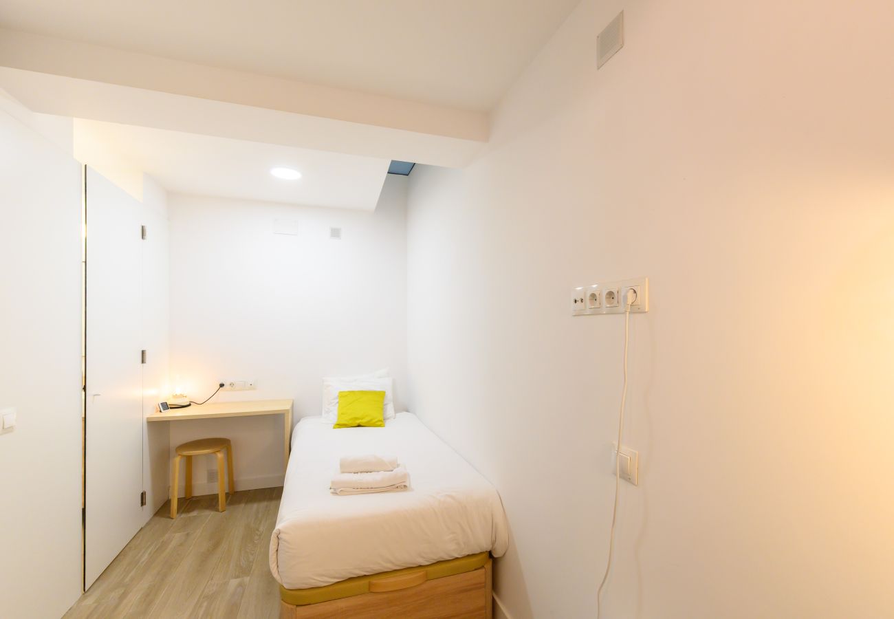 Apartment in Madrid - M (FGA50E) Acogedor piso en Chamberí 