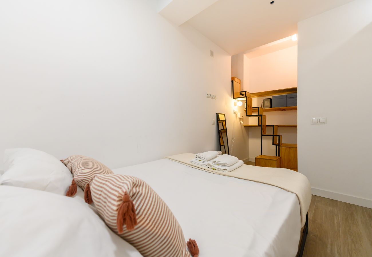 Apartment in Madrid - M (FGA50E) Acogedor dúplex en Chamberí