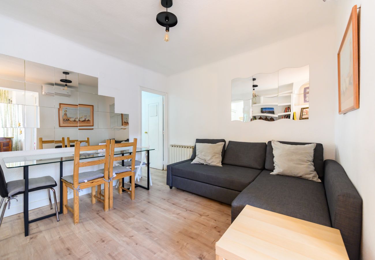 Apartment in Madrid - M (POR183D) Amplio piso 2 dormitorios en La Latina