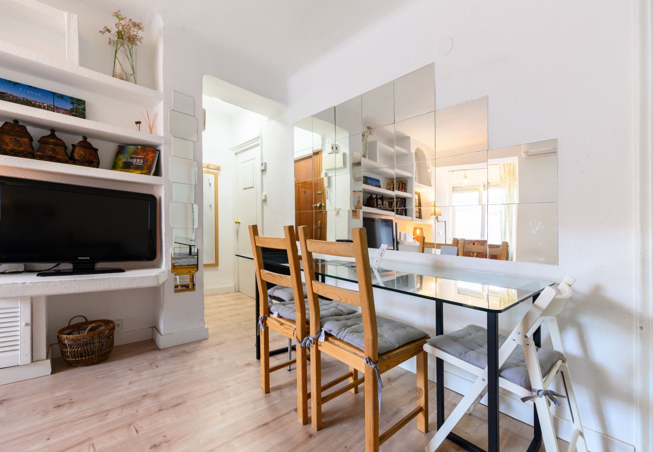 Apartment in Madrid - M (POR183D) Amplio piso 2 dormitorios en La Latina