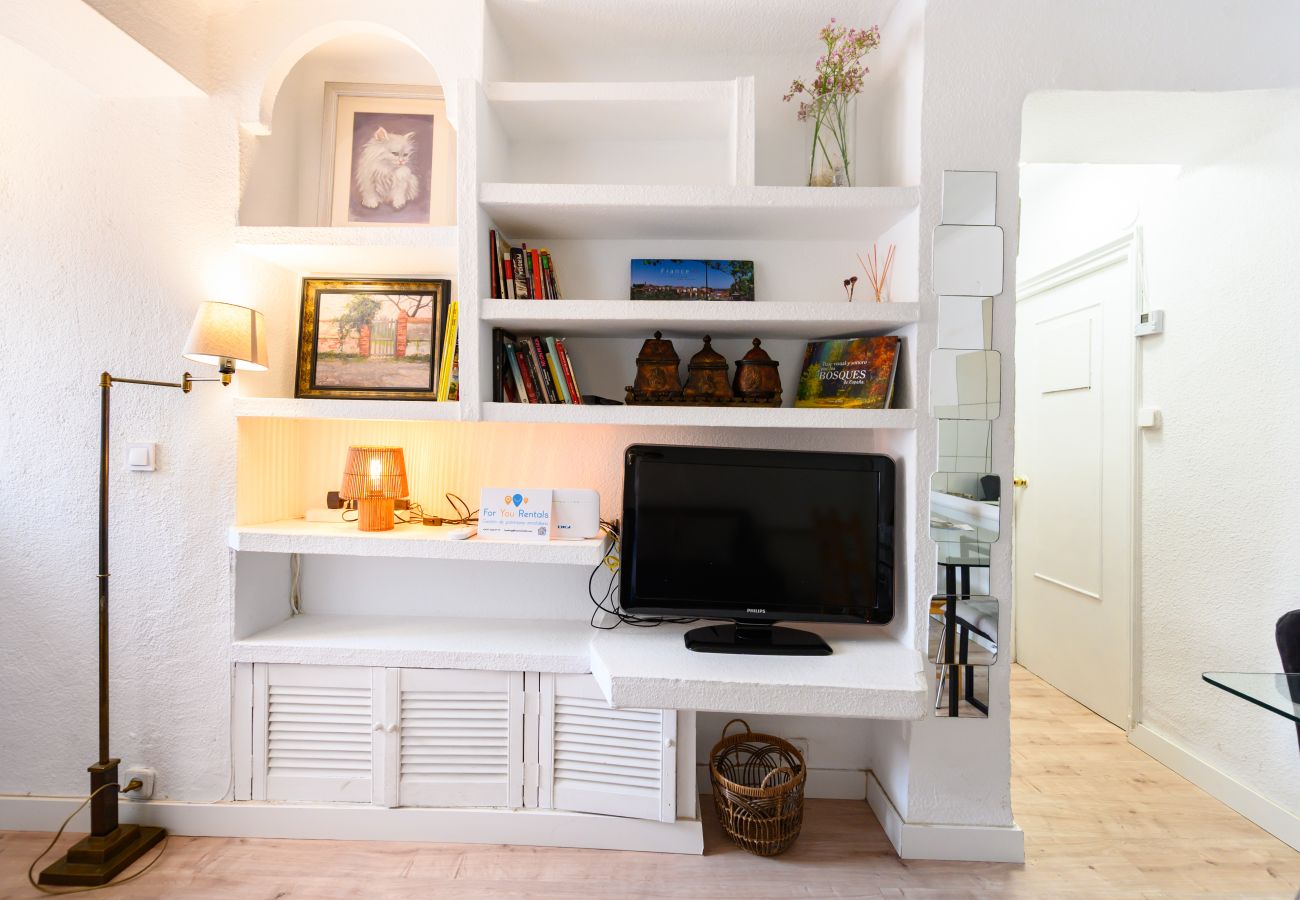 Apartment in Madrid - M (POR183D) Amplio piso 2 dormitorios en La Latina