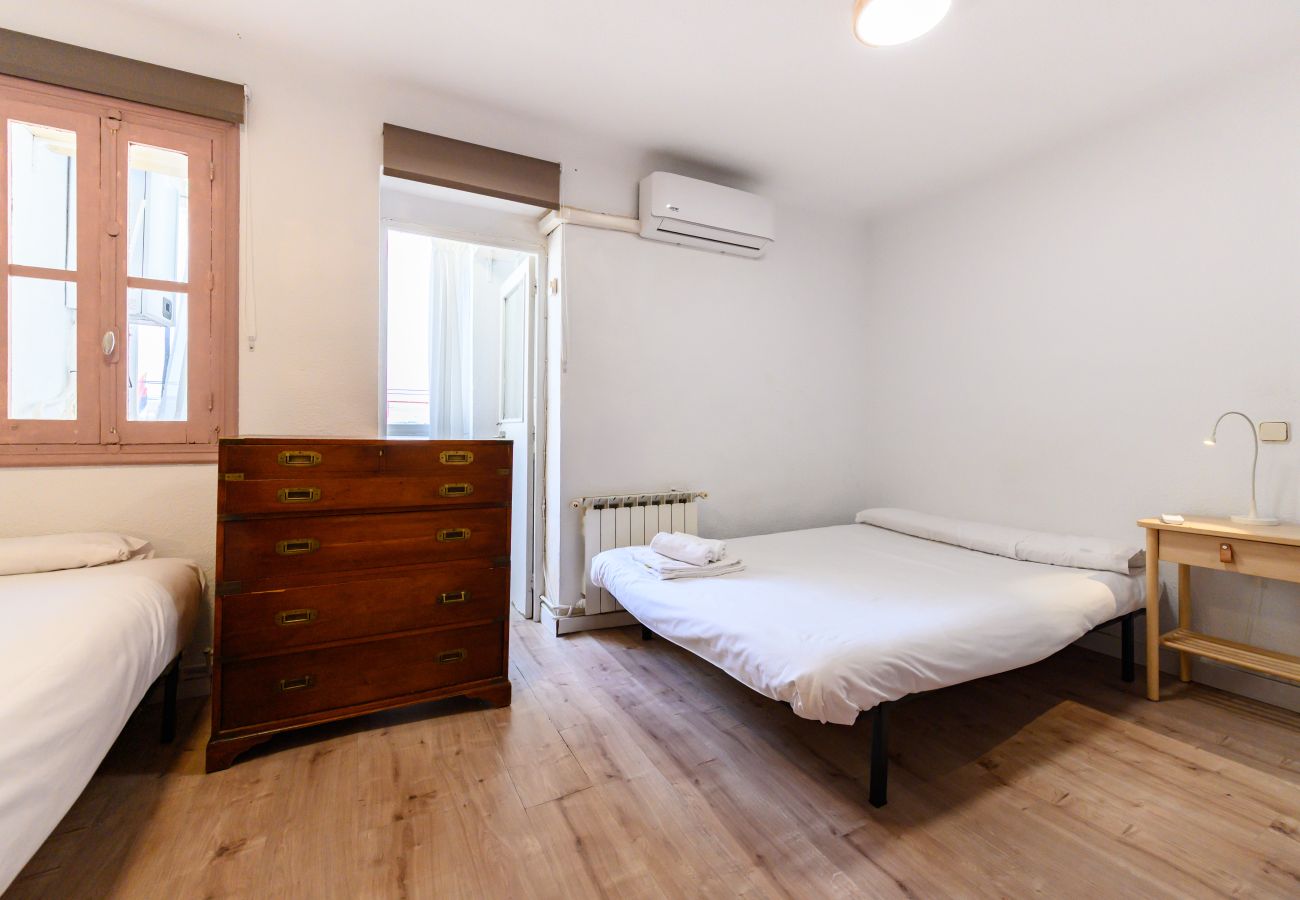 Apartment in Madrid - M (POR183D) Amplio piso 2 dormitorios en La Latina