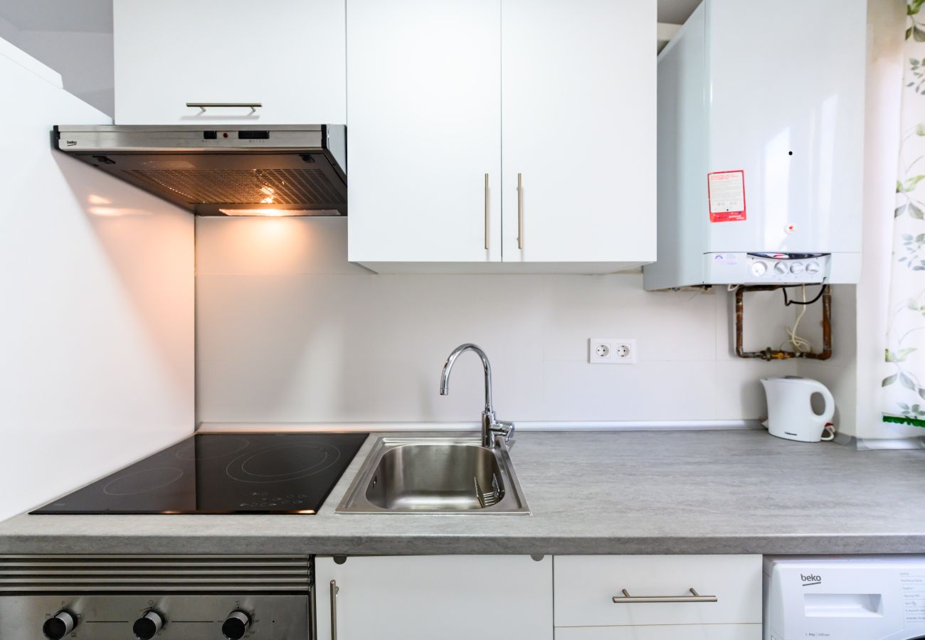 Apartment in Madrid - M (AMU373D) Amplio piso de 3 habitaciones