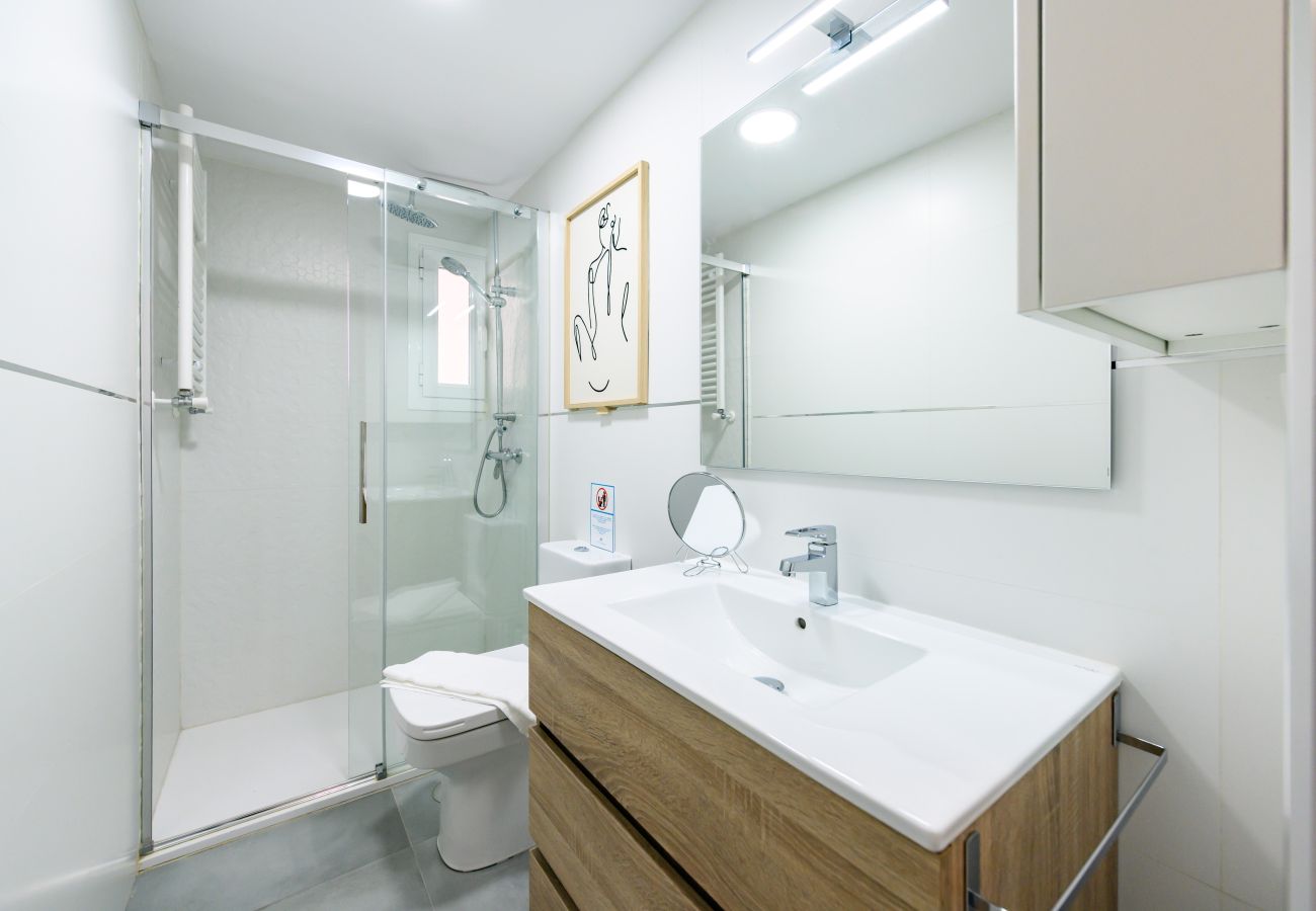 Apartment in Madrid - M (AMU373D) Amplio piso de 3 habitaciones