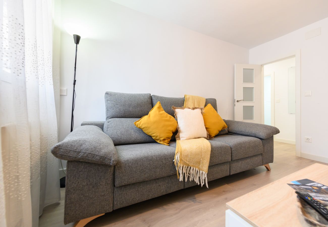 Apartment in Madrid - M (AMU373D) Amplio piso de 3 habitaciones