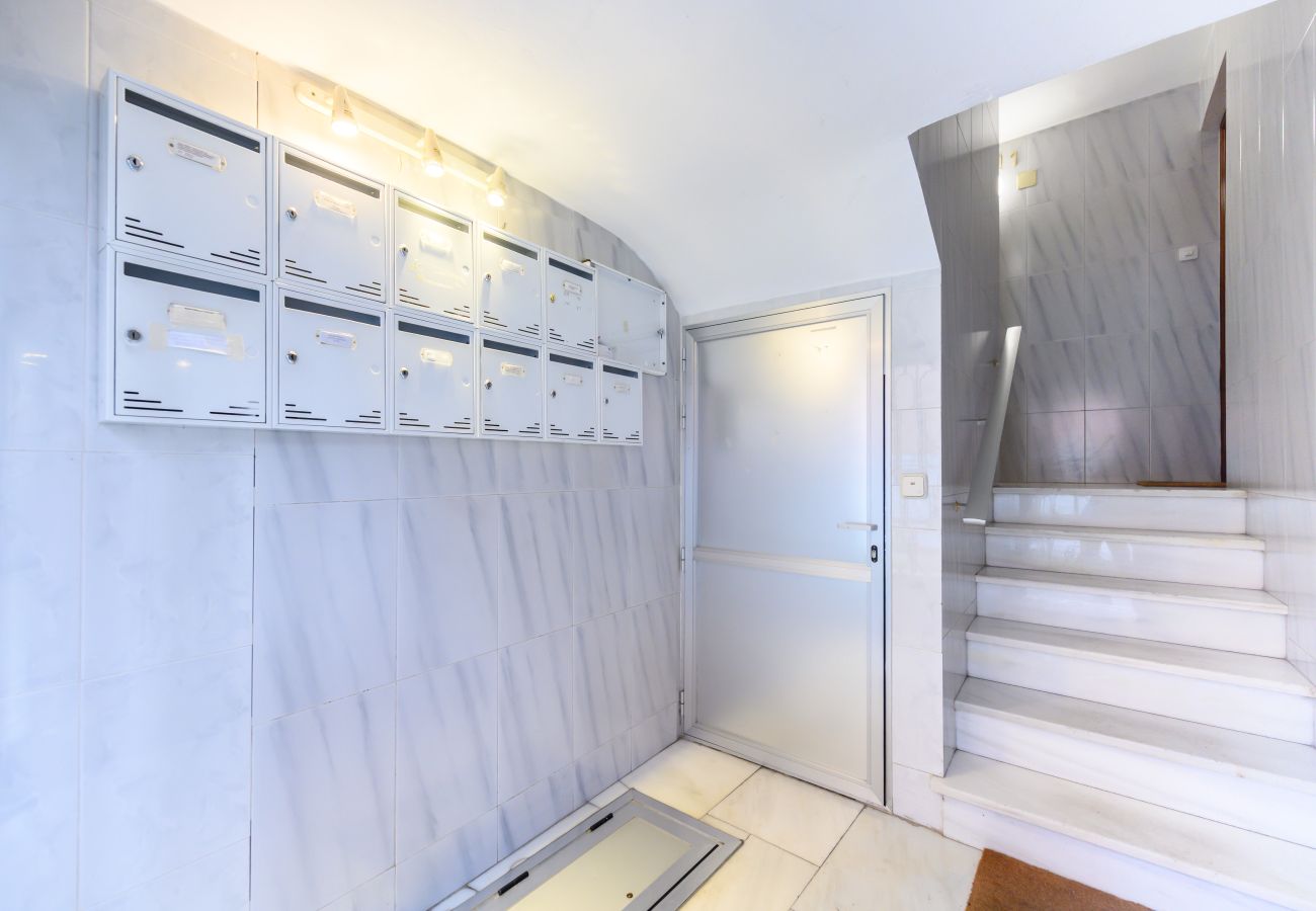 Apartment in Madrid - M (AMU373D) Amplio piso de 3 habitaciones