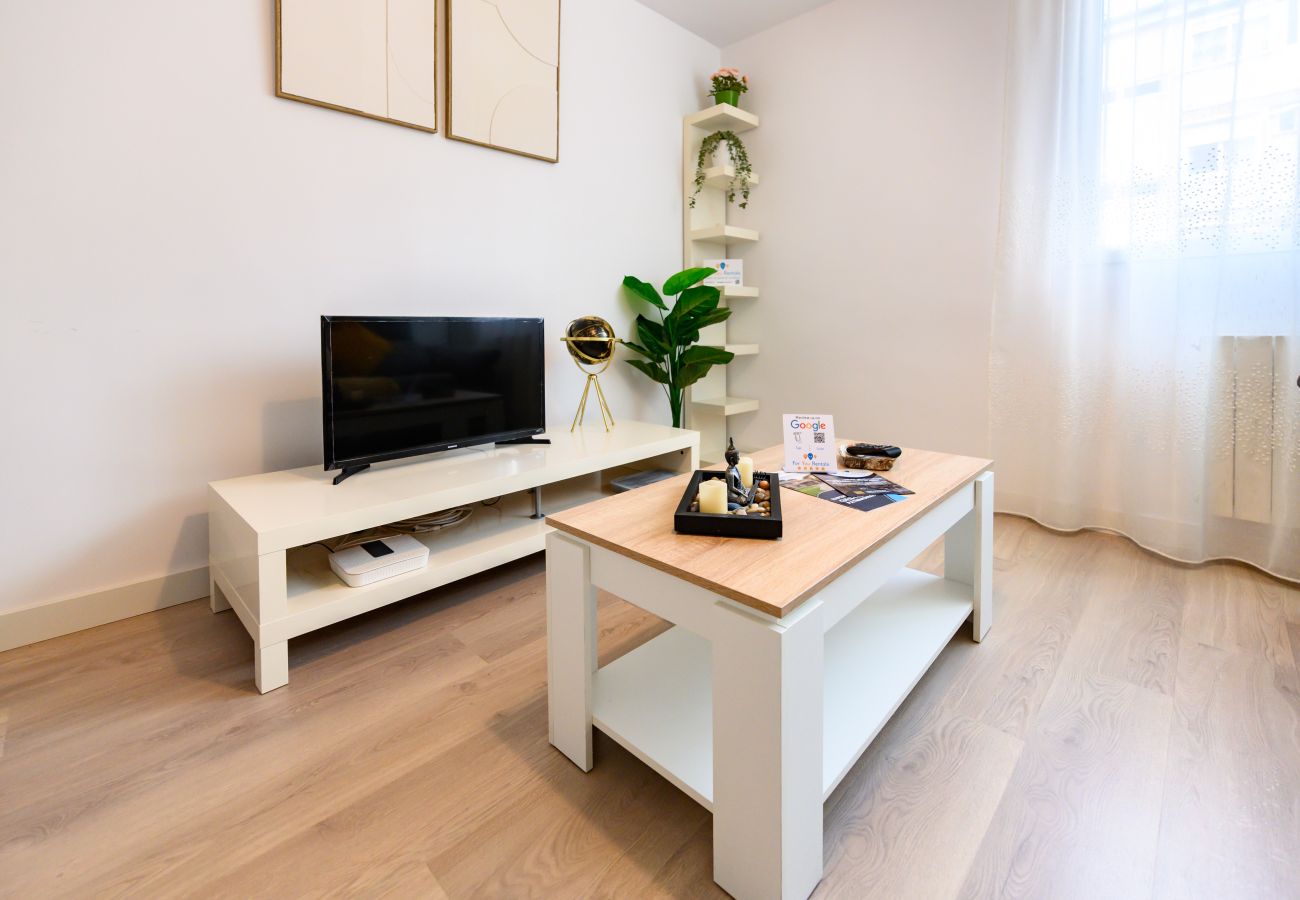 Apartment in Madrid - M (AMU373D) Amplio piso de 3 habitaciones