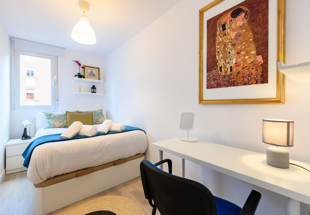 Apartment in Madrid - M (AMU373D) Amplio piso de 3 habitaciones