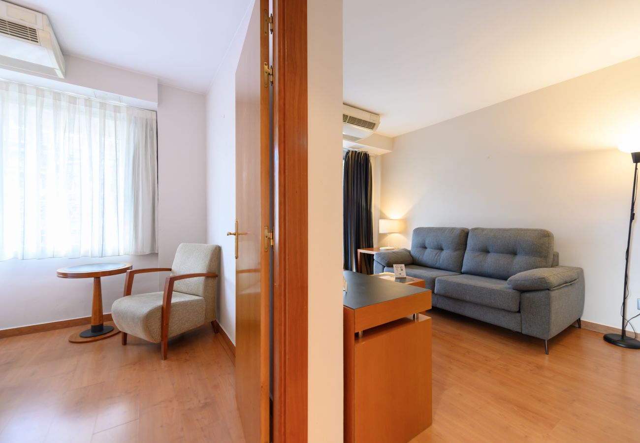 Apartment in Madrid - M (MLE16A2320) Amplio piso 1 dormitorio en Chamart