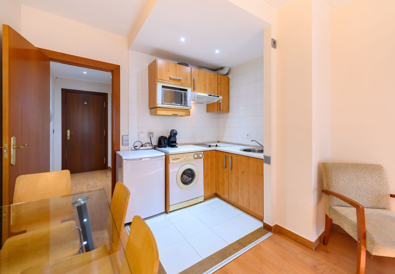 Apartment in Madrid - M (MLE16A2320) Amplio piso 1 dormitorio en Chamart