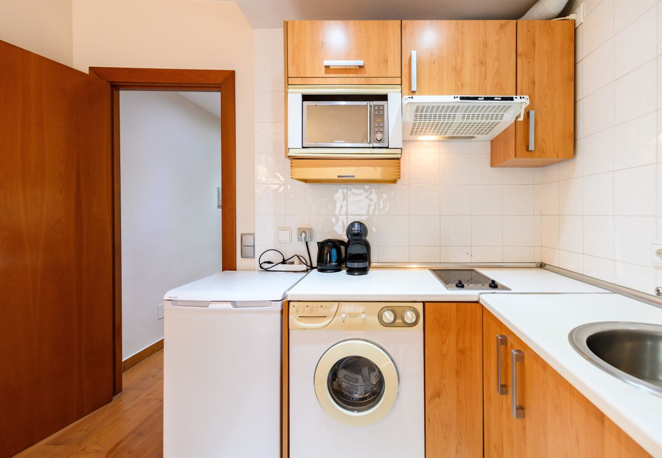 Apartment in Madrid - M (MLE16A2320) Amplio piso 1 dormitorio en Chamart