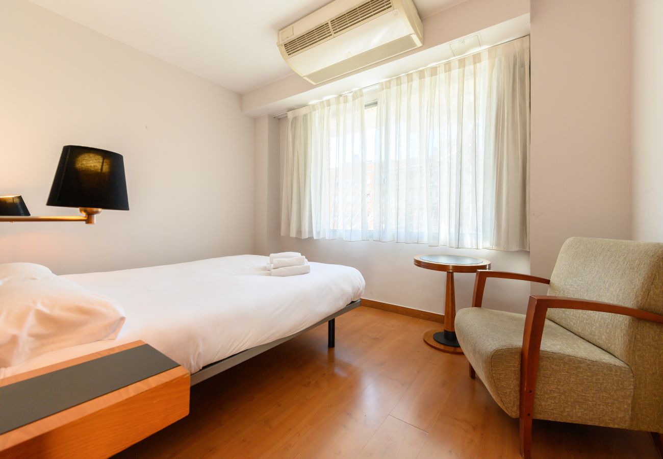 Apartment in Madrid - M (MLE16A2320) Amplio piso 1 dormitorio en Chamart