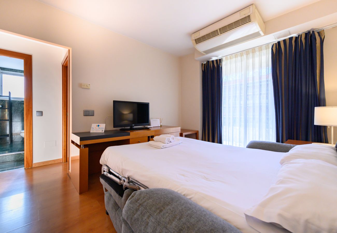 Apartment in Madrid - M (MLE16A2320) Amplio piso 1 dormitorio en Chamart