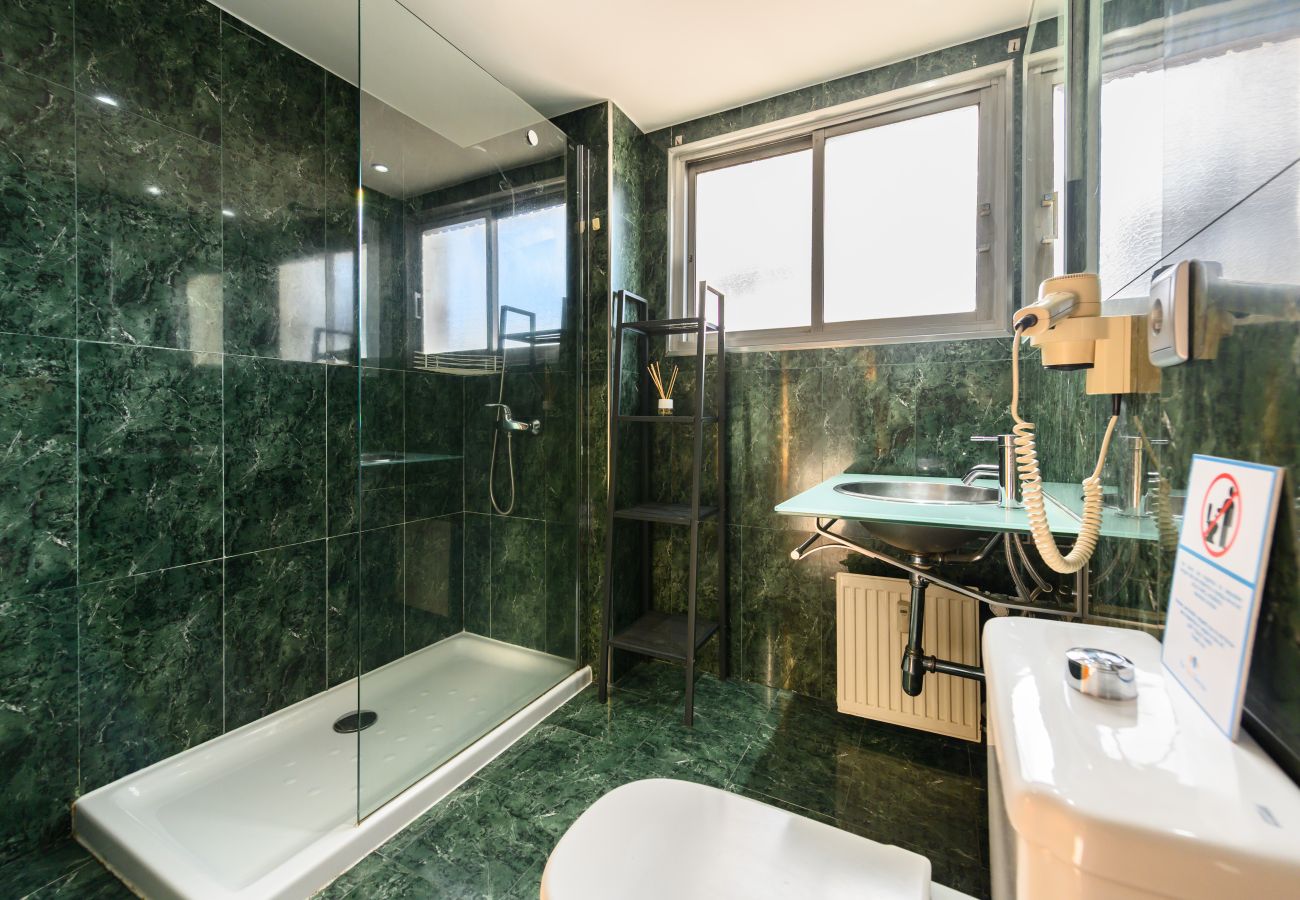 Apartment in Madrid - M (MLE16A2320) Amplio piso 1 dormitorio en Chamart