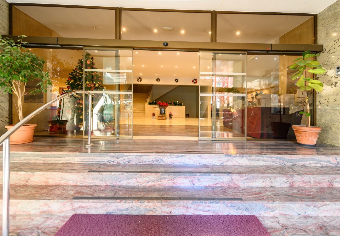 Apartment in Madrid - M (MLE16A2320) Amplio piso 1 dormitorio en Chamart