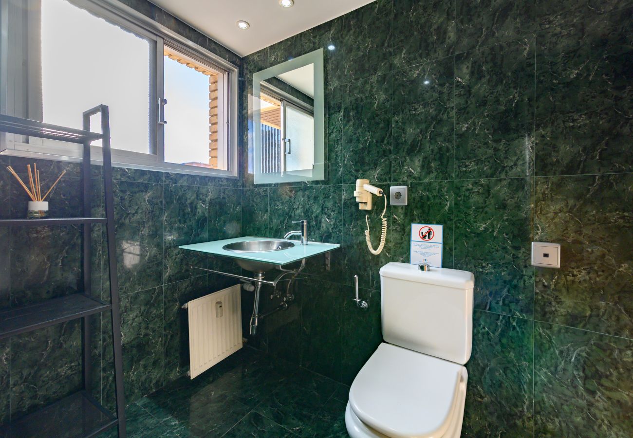 Apartment in Madrid - M (MLE16A2320) Amplio piso 1 dormitorio en Chamart