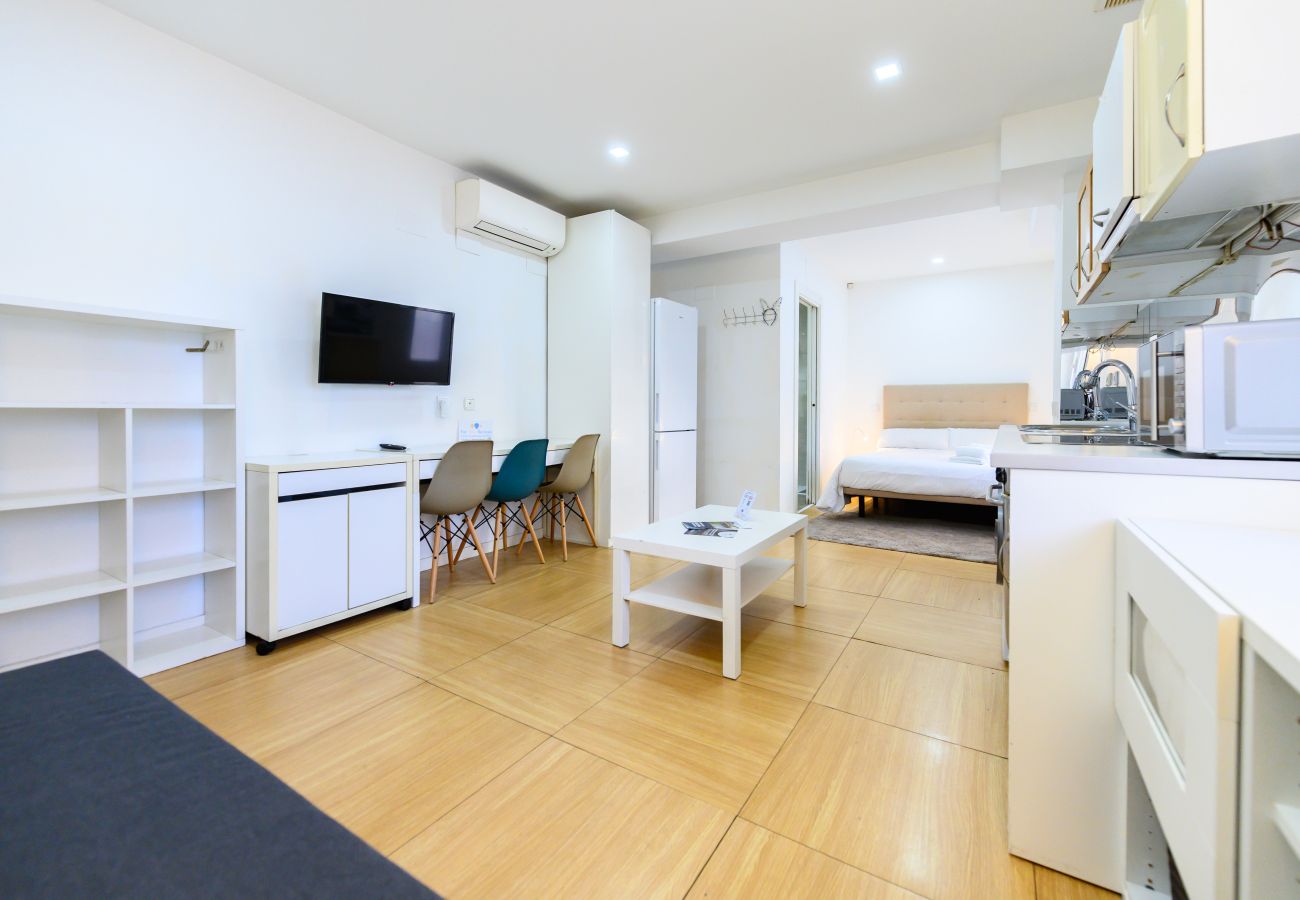 Studio in Madrid - M (EMO470B) Acogedor estudio en Ciudad Lineal