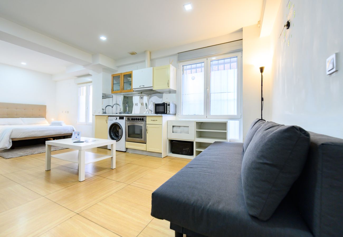 Studio in Madrid - M (EMO470B) Acogedor estudio en Ciudad Lineal