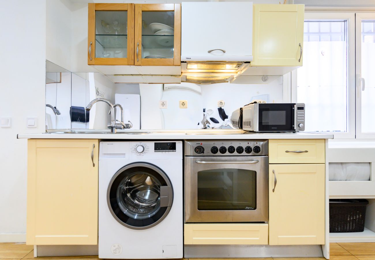 Studio in Madrid - M (EMO470B) Acogedor estudio en Ciudad Lineal