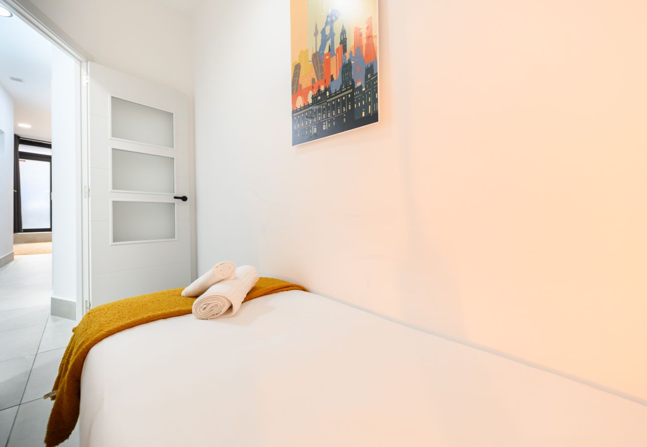 Apartment in Madrid - M (ROB20E) Acogedor piso en Puente de Vallecas